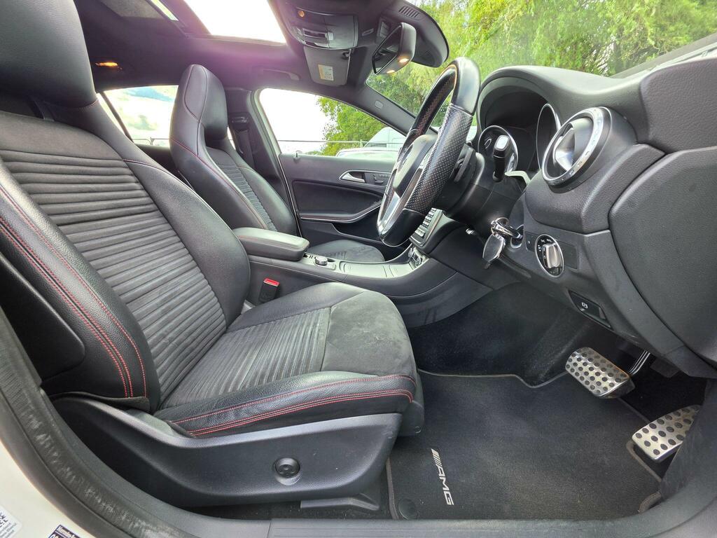 Mercedes-Benz GLA Class 200D Sport Premium White #37