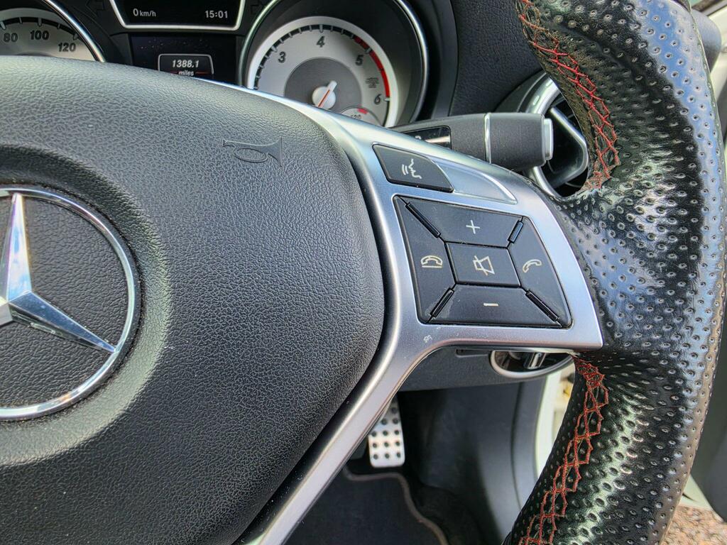 Mercedes-Benz GLA Class 200D Sport Premium White #33