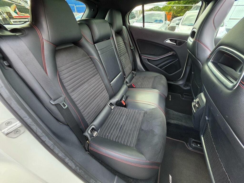 Mercedes-Benz GLA Class 200D Sport Premium White #50