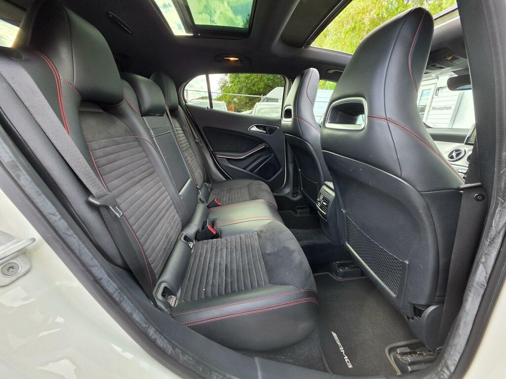 Mercedes-Benz GLA Class 200D Sport Premium White #48