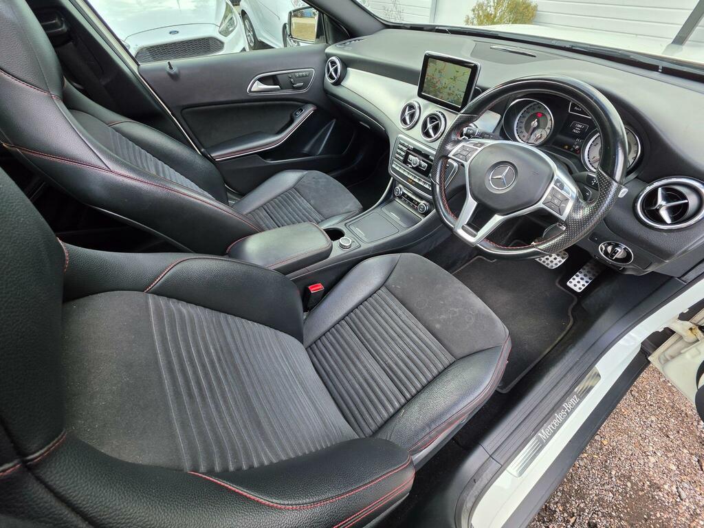 Mercedes-Benz GLA Class 200D Sport Premium White #22