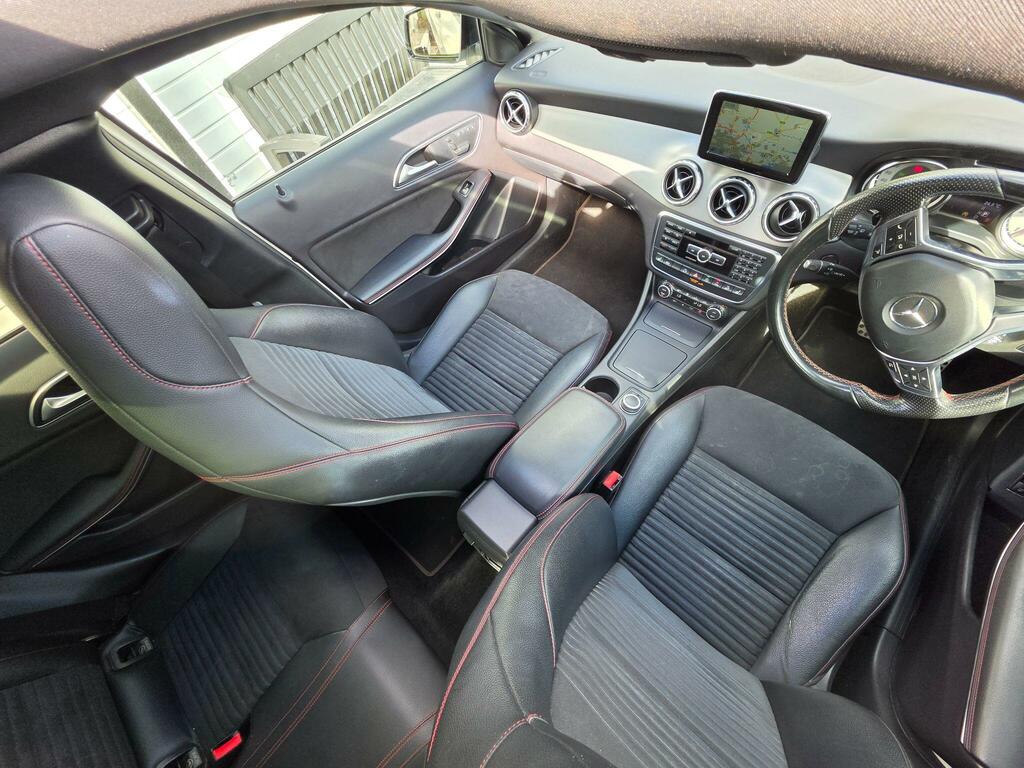 Mercedes-Benz GLA Class 200D Sport Premium White #54