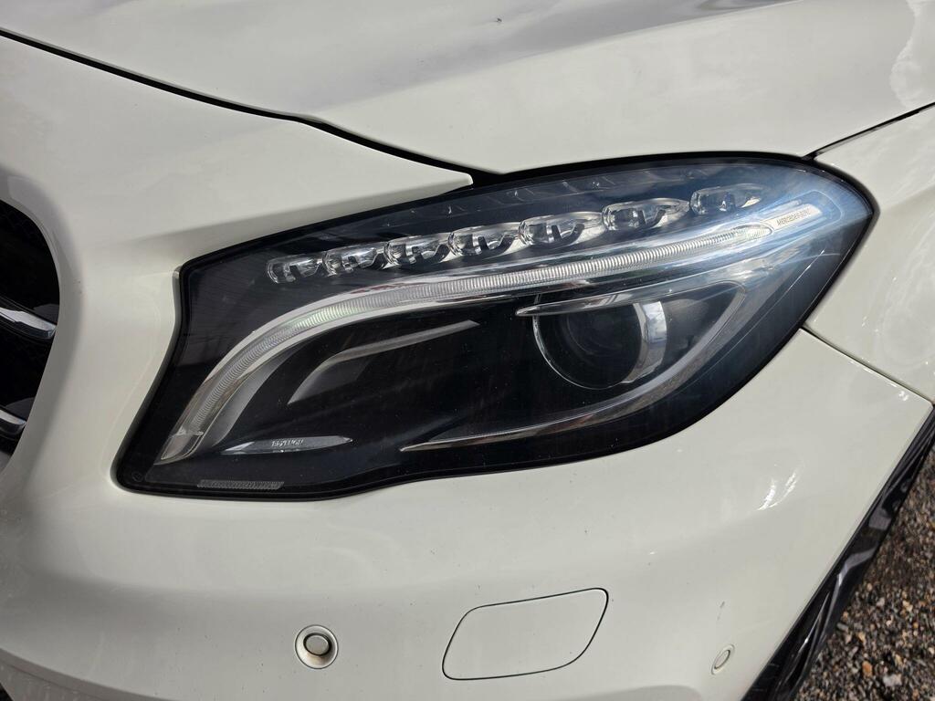 Mercedes-Benz GLA Class 200D Sport Premium White #16