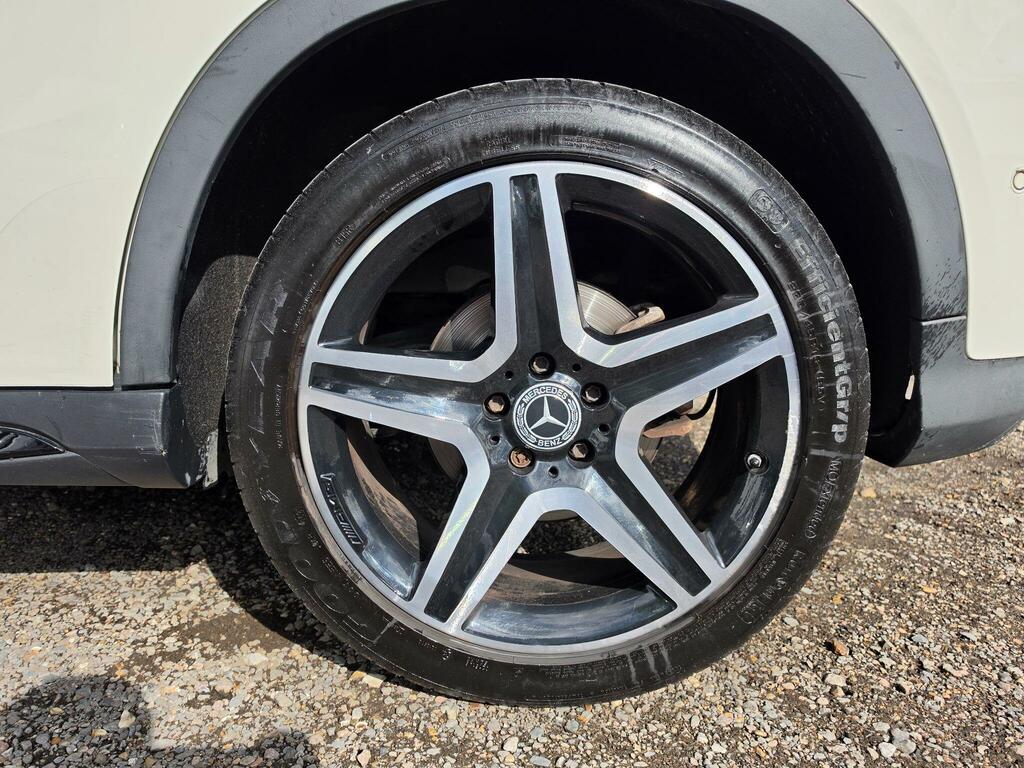 Mercedes-Benz GLA Class 200D Sport Premium White #58
