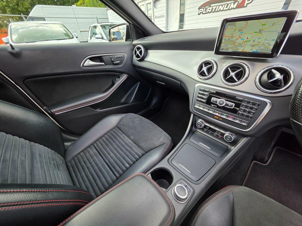 Mercedes-Benz GLA Class 200D Sport Premium White #24