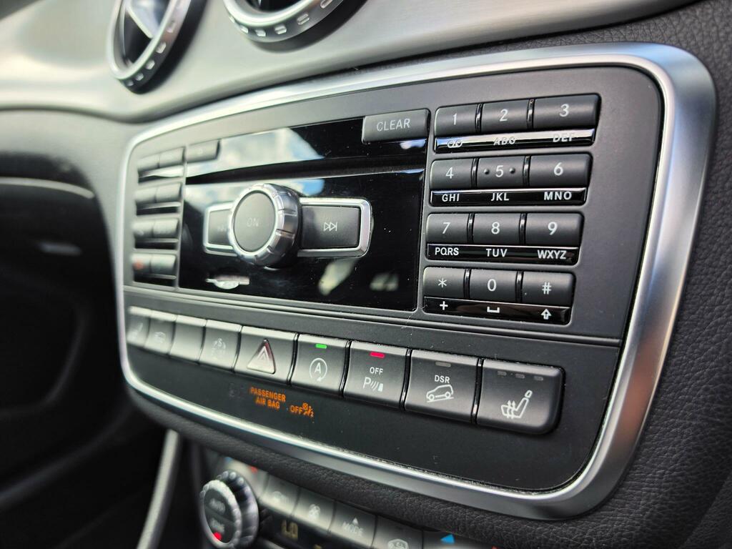 Mercedes-Benz GLA Class 200D Sport Premium White #28
