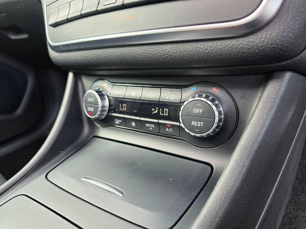 Mercedes-Benz GLA Class 200D Sport Premium White #27