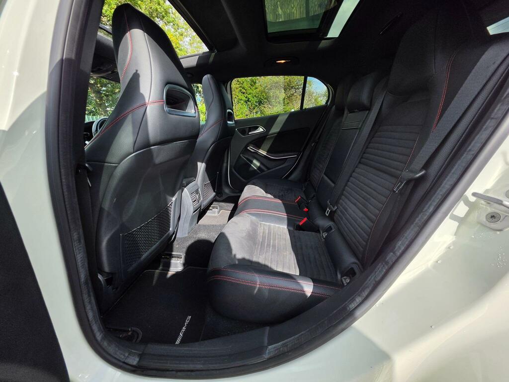 Mercedes-Benz GLA Class 200D Sport Premium White #45