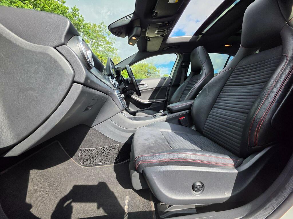 Mercedes-Benz GLA Class 200D Sport Premium White #40