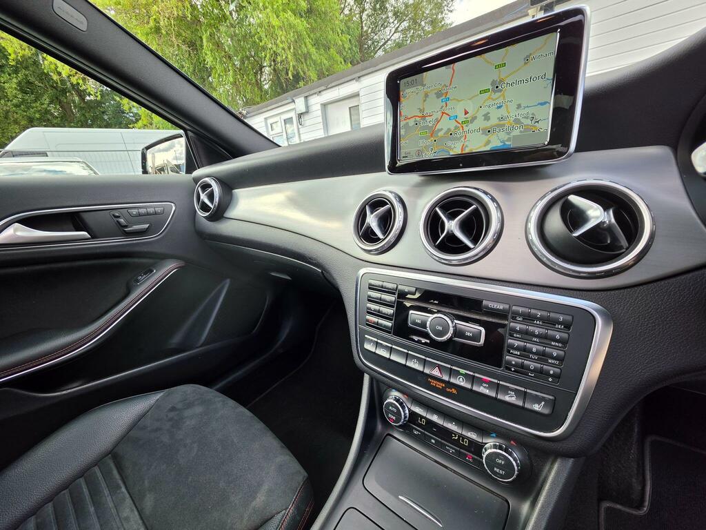 Mercedes-Benz GLA Class 200D Sport Premium White #29