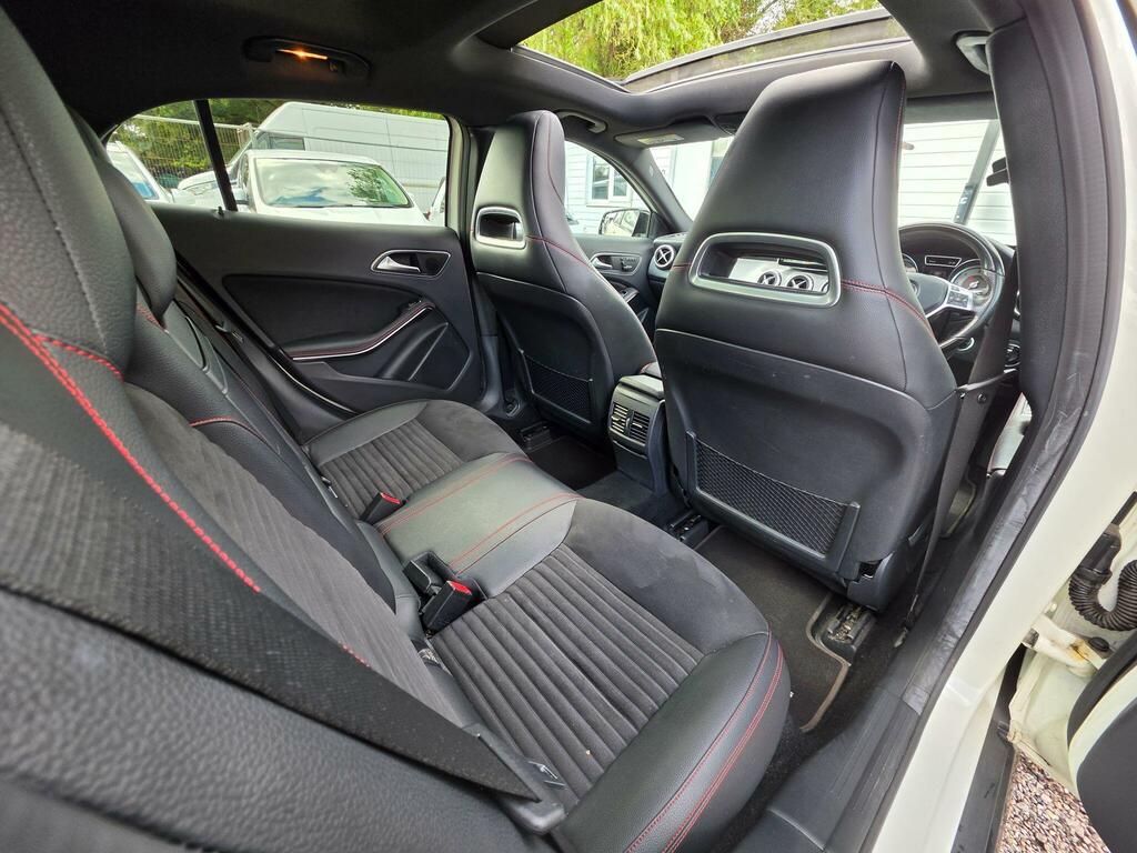 Mercedes-Benz GLA Class 200D Sport Premium White #49