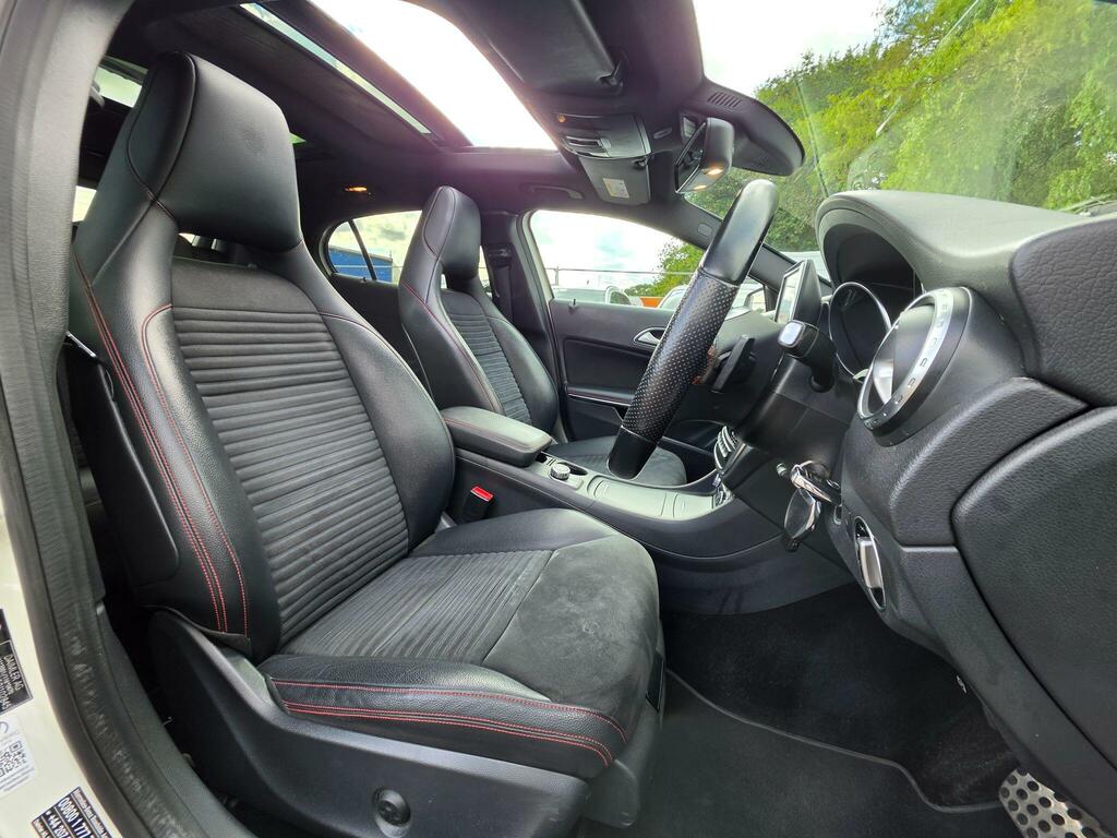 Mercedes-Benz GLA Class 200D Sport Premium White #38