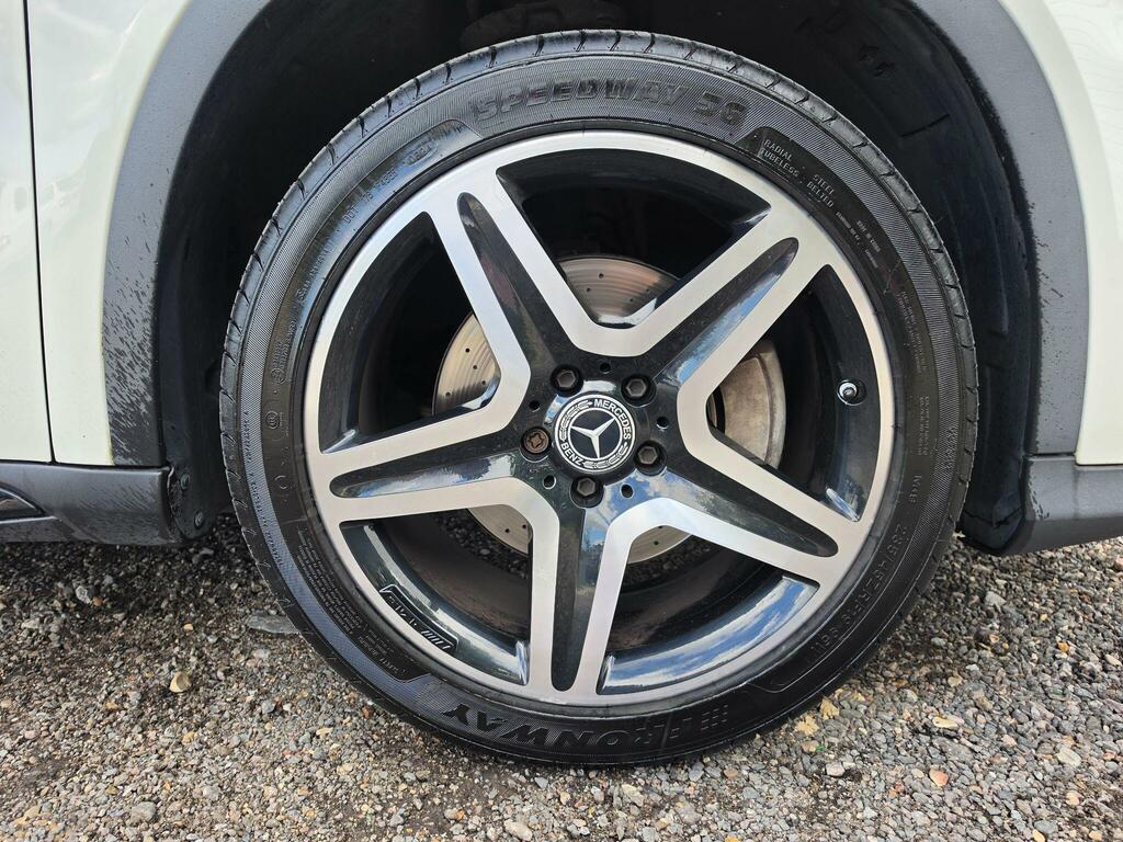Mercedes-Benz GLA Class 200D Sport Premium White #59
