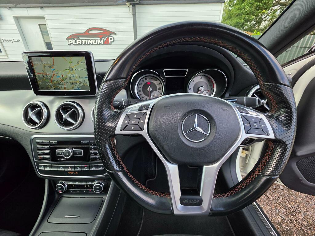 Mercedes-Benz GLA Class 200D Sport Premium White #31