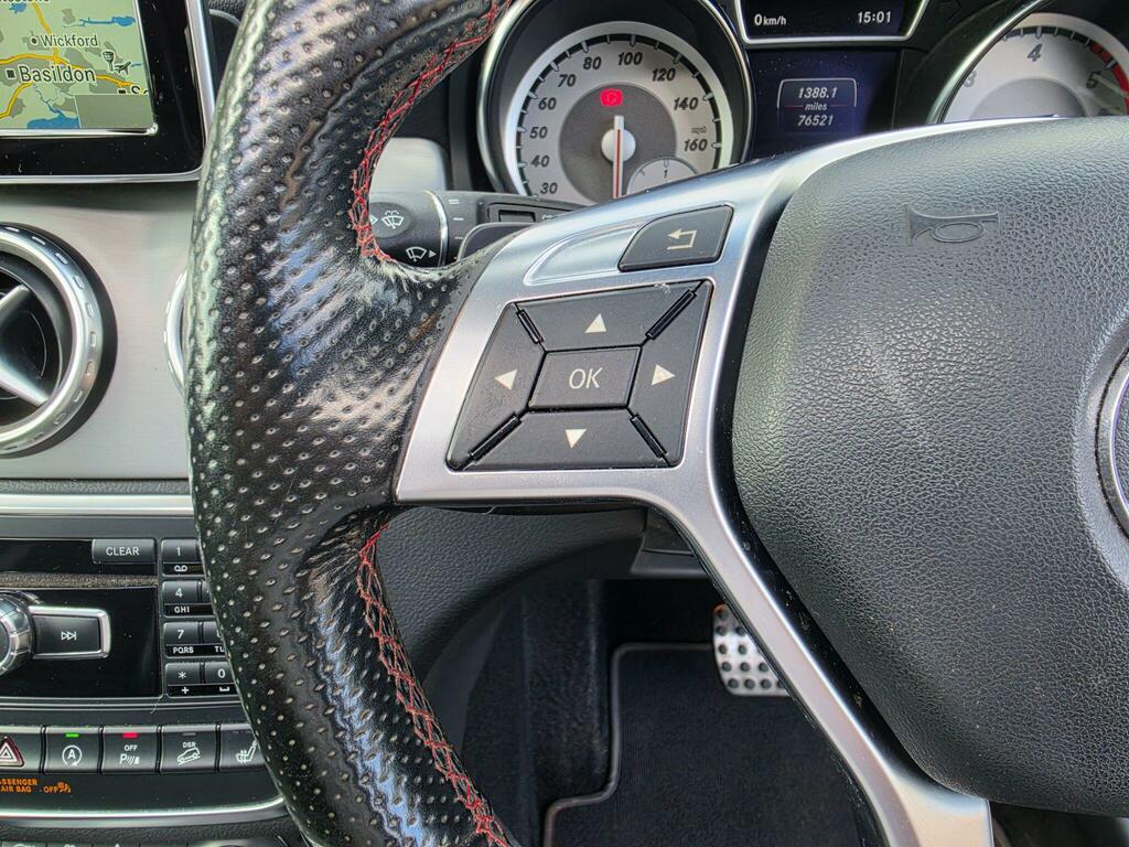 Mercedes-Benz GLA Class 200D Sport Premium White #32