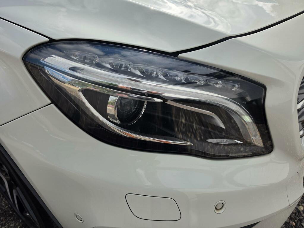 Mercedes-Benz GLA Class 200D Sport Premium White #15