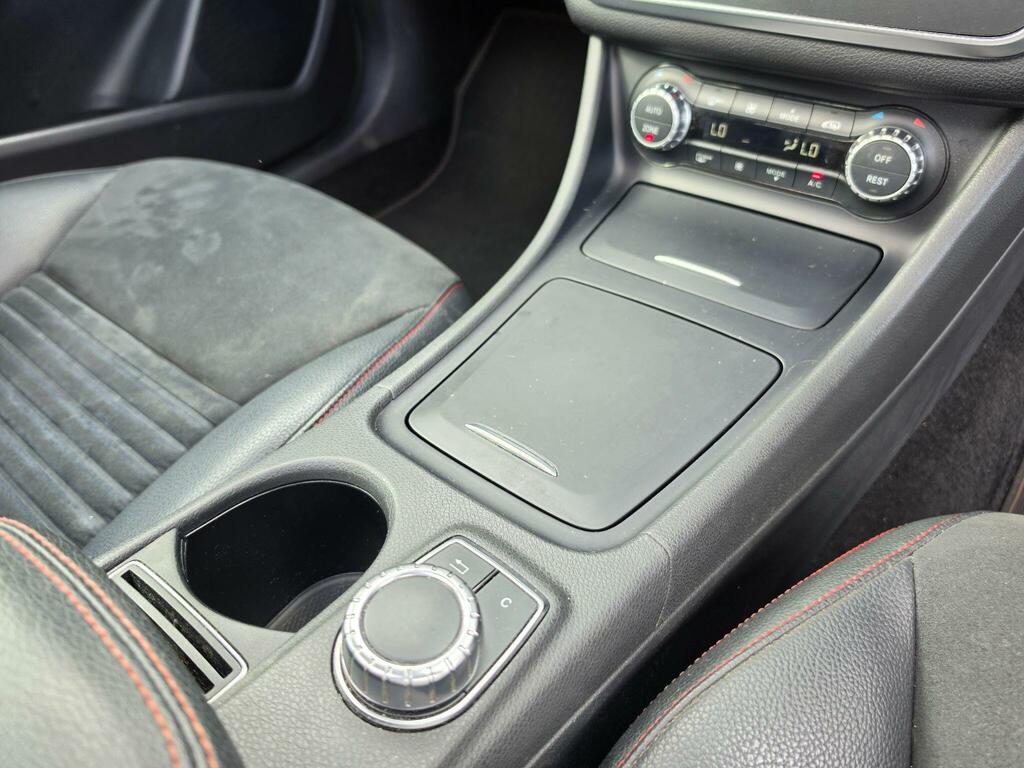 Mercedes-Benz GLA Class 200D Sport Premium White #26