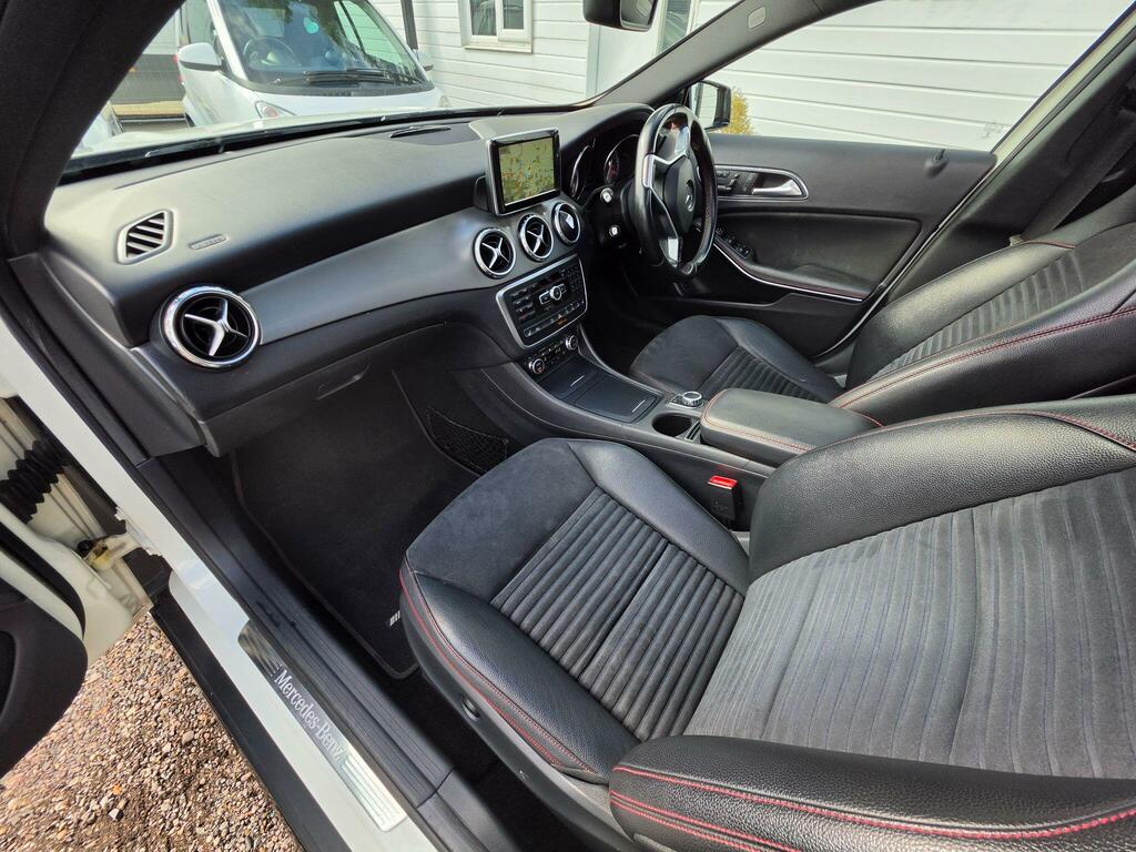 Mercedes-Benz GLA Class 200D Sport Premium White #39