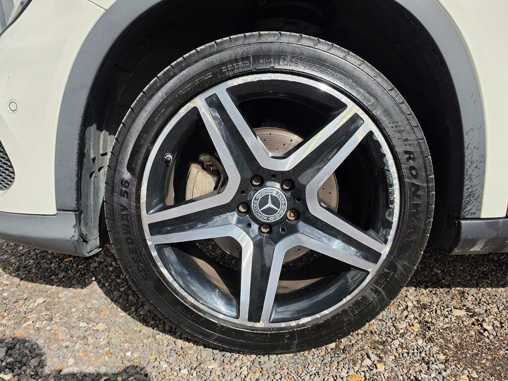 Mercedes-Benz GLA Class 200D Sport Premium White #57