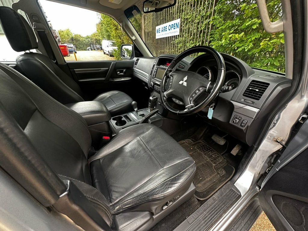 Mitsubishi Shogun Di-dc Diamond Suv Black #22