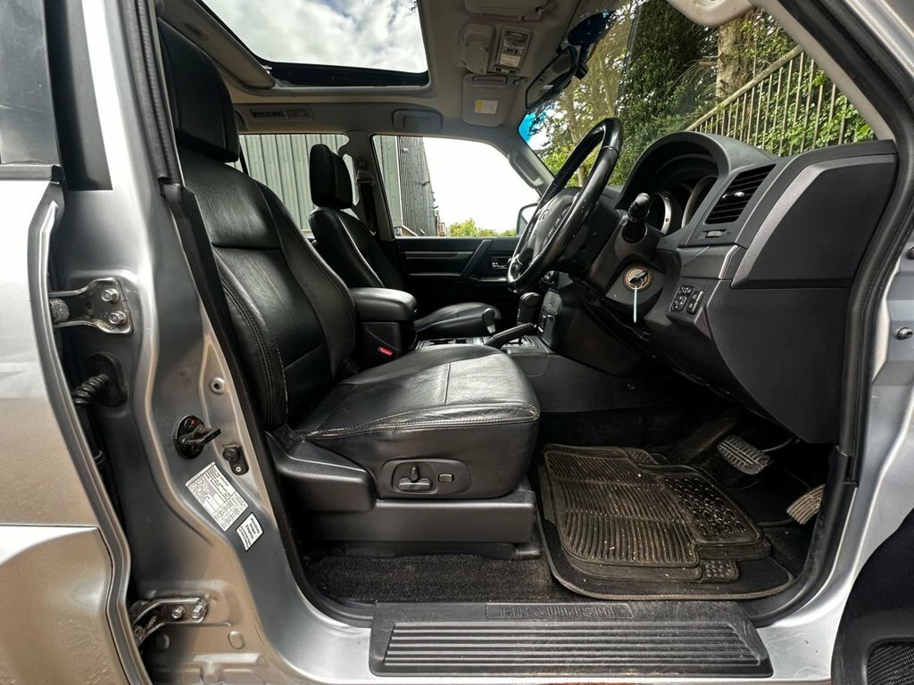 Mitsubishi Shogun Di-dc Diamond Suv Black #20