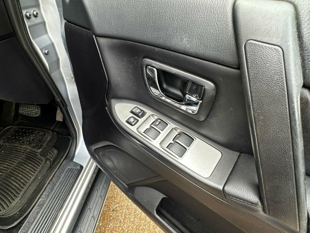 Mitsubishi Shogun Di-dc Diamond Suv Black #40