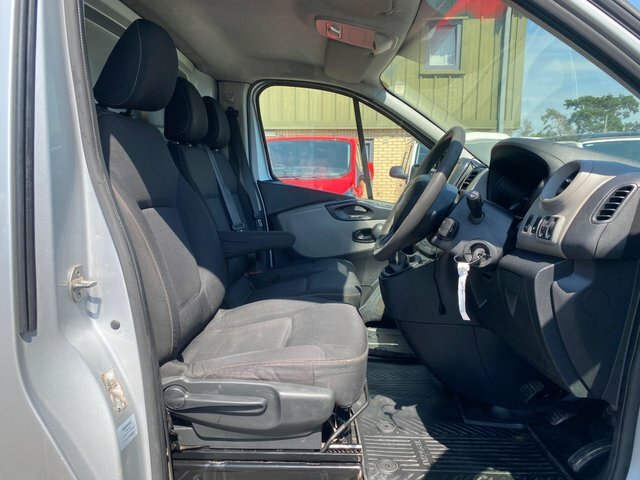 Renault Trafic Car Derived Van 1.6 Crew Van Ll29 Dci 115 Business White #30