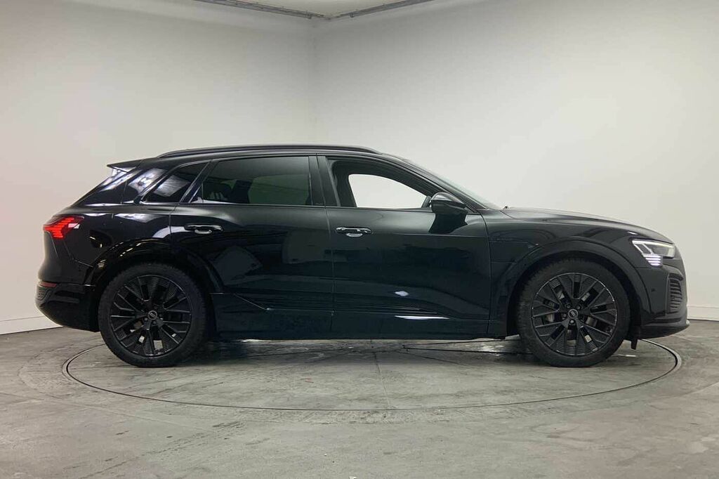 Audi Q8 e tron Black Edition 55 E-tron Quattro 300,00 Kw - 2023 Black #4