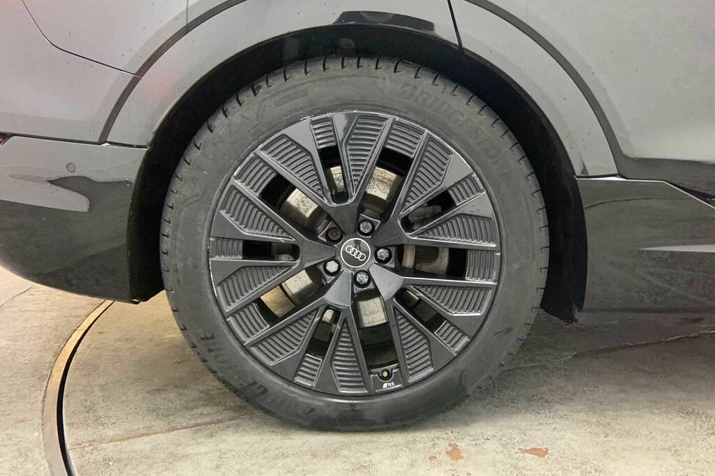 Audi Q8 e tron Black Edition 55 E-tron Quattro 300,00 Kw - 2023 Black #5