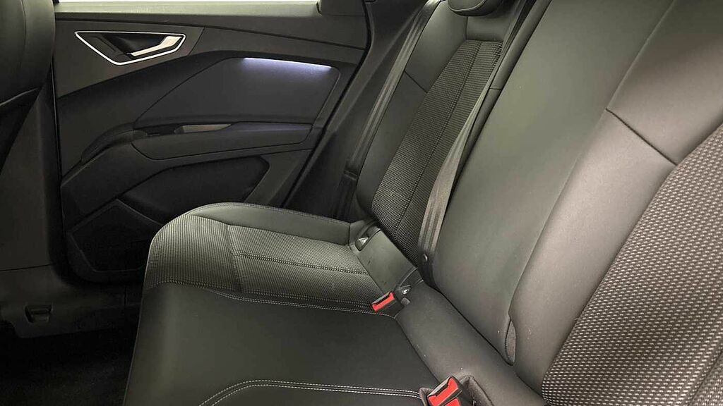 Audi Q4 E Tron Q4 S Line 40 E-tron 150,00 Kw Blue #2