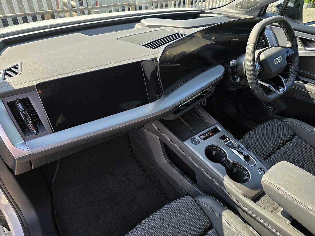 Audi Q4 E Tron Suv Launch Edition Performance 210,00 Kw White #2