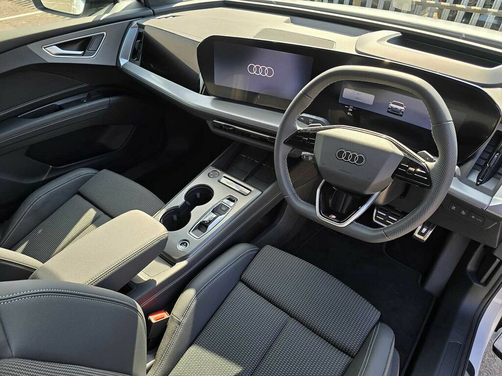 Audi Q4 E Tron Suv Launch Edition Performance 210,00 Kw White #6