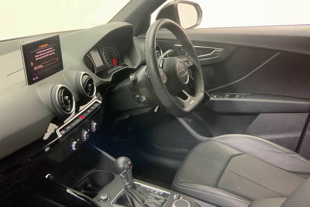 Audi Q2 Black Edition 35 Tfsi 150 Ps S Tronic White #2