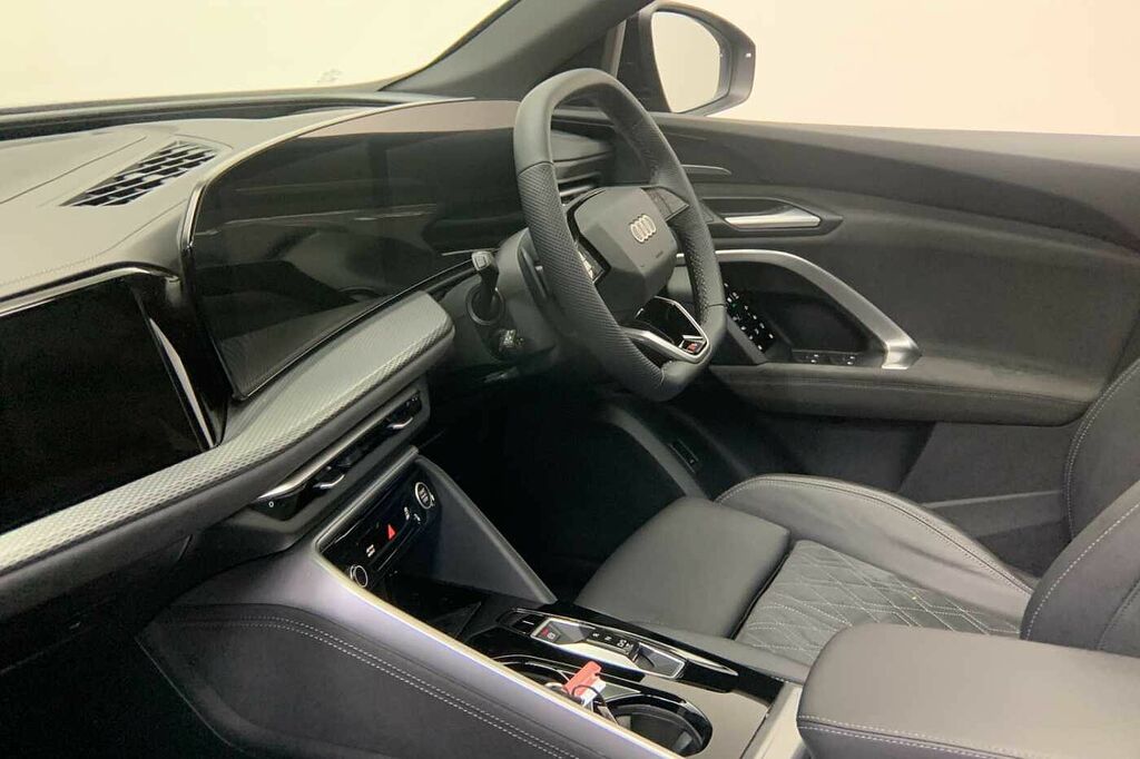 Audi Q5 Suv Edition 1 Tfsi Quattro 204 Ps S Tronic Black #2