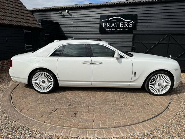 Rolls-Royce Ghost V12 Saloon White #5