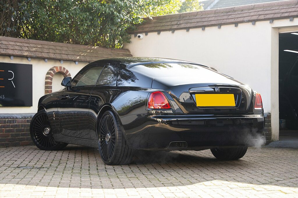 Rolls-Royce Wraith V12 Black Badge Black #4