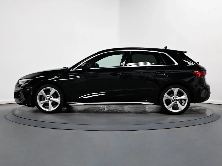 Audi A3 1.5 Tfsi 35 S Line Sportback S Tronic E Black #4