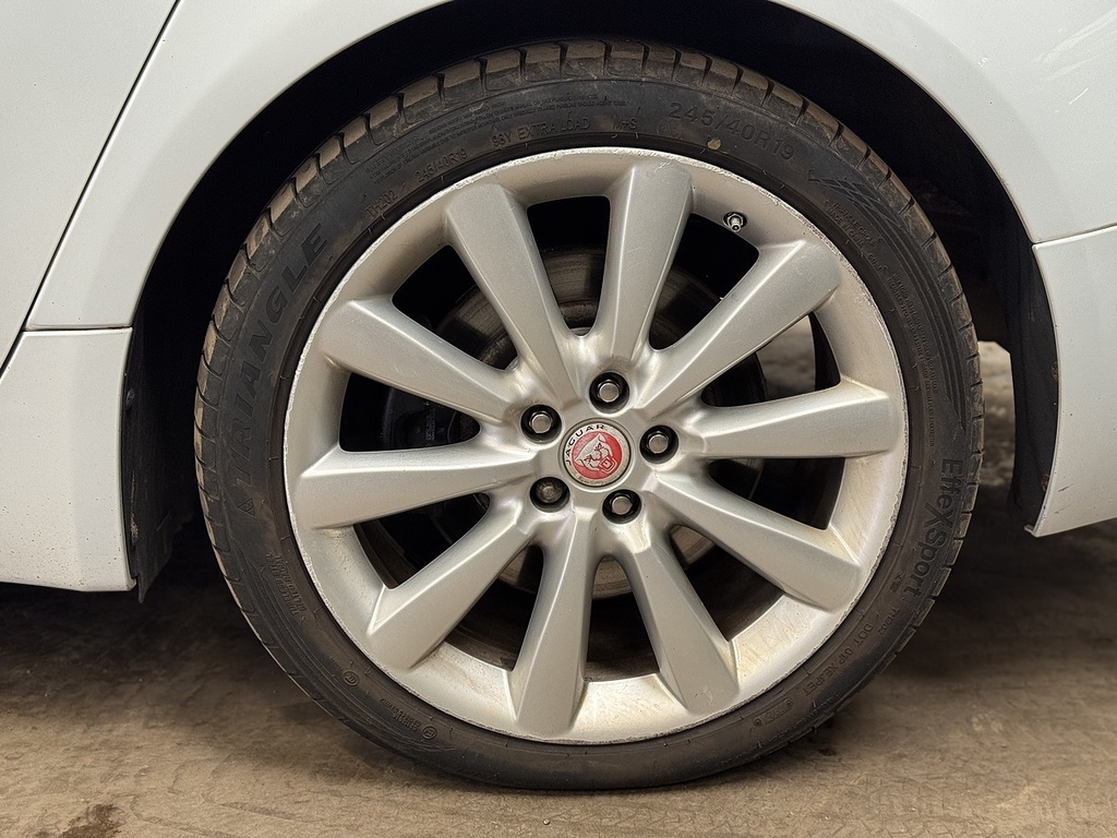 Jaguar XF D R-sport Black Red #26