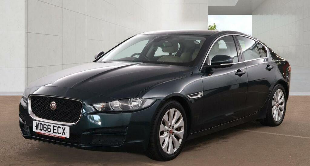 Jaguar XE Prestige Green #2