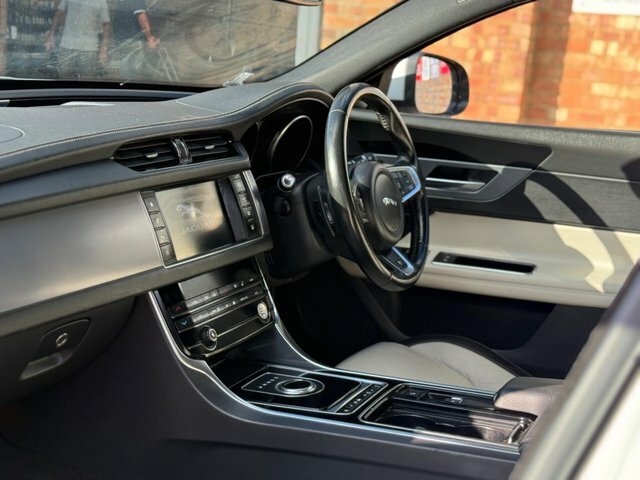 Jaguar XF 2.0 Portfolio 177 Blue #9