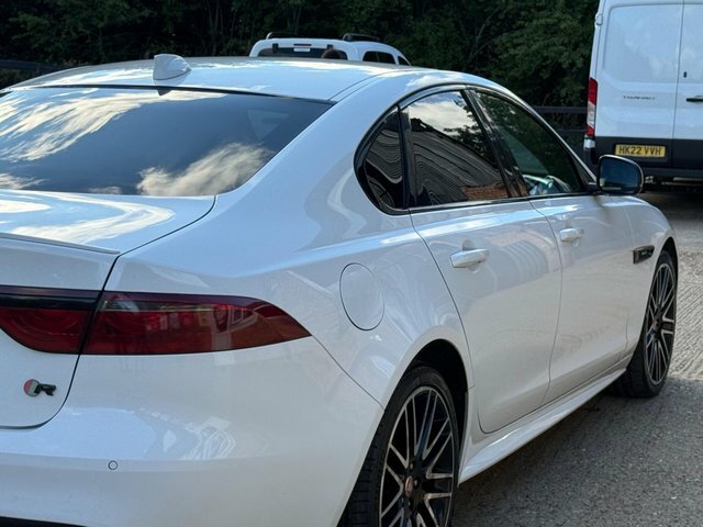 Jaguar XF 2.0 Portfolio 177 Blue #25