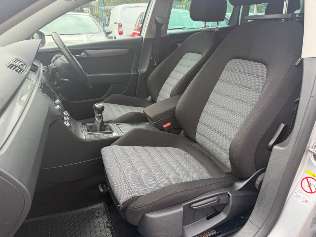 Volkswagen Passat Highline Tdi Bluemotion Technology 5-Door Grey #12