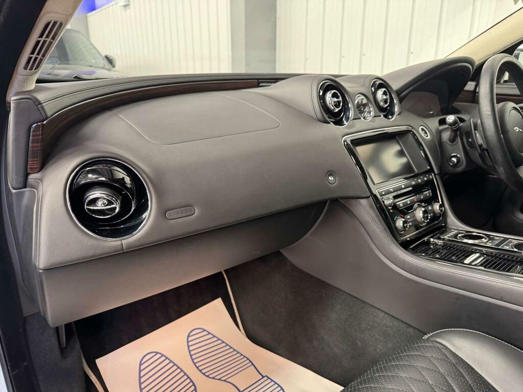 Jaguar XJ 3.0D V6 Lwb Black #31