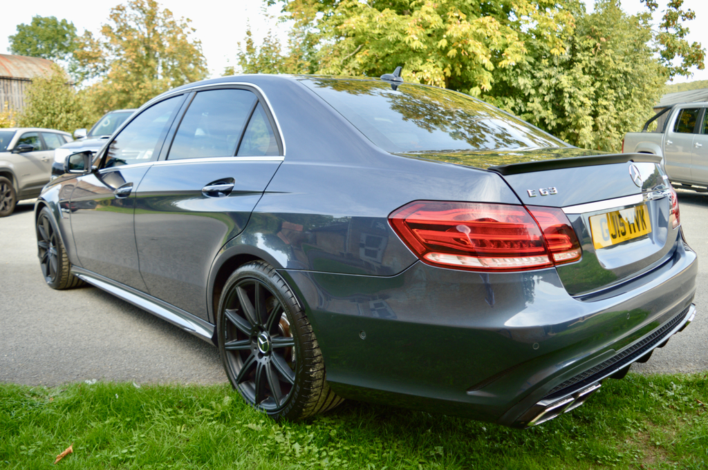 Mercedes-Benz E Class Saloon Blue #4