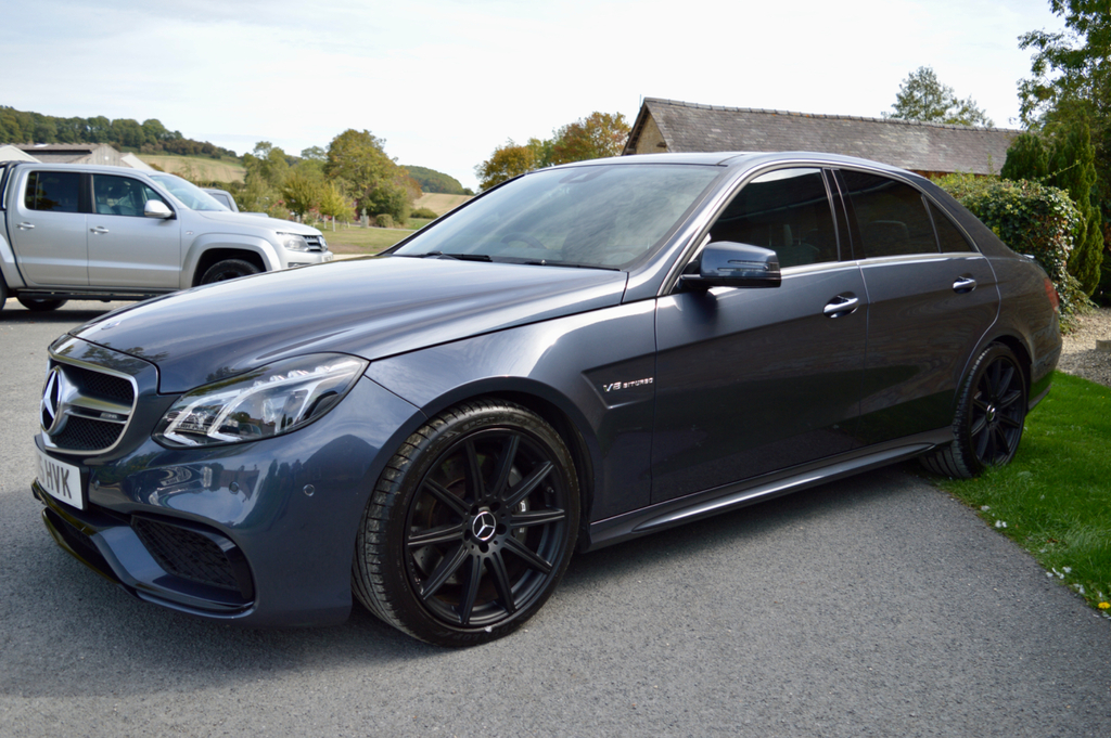 Mercedes-Benz E Class Saloon Blue #6