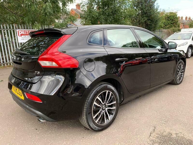 Volvo V40 2.0 T3 Momentum Nav Black #3