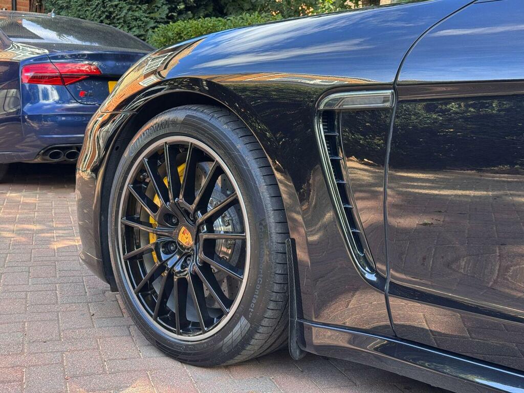 Porsche Panamera 3.0 300 V6 Red #22