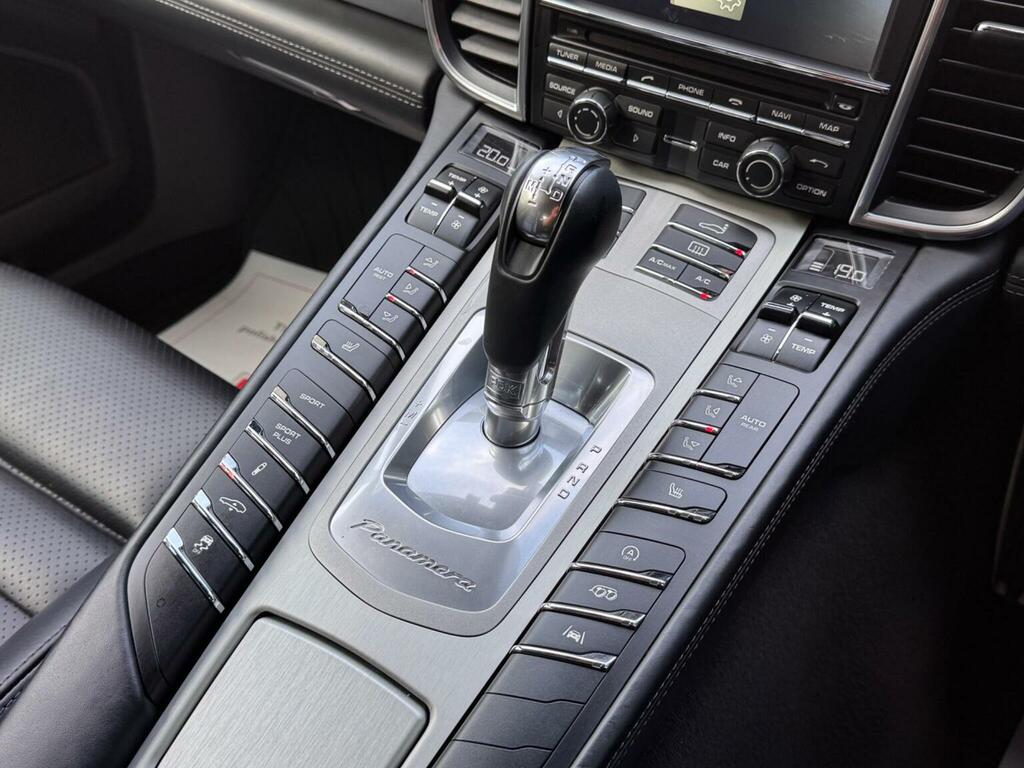 Porsche Panamera 3.0 300 V6 Red #29