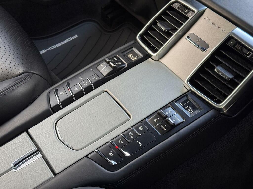Porsche Panamera 3.0 300 V6 Red #44
