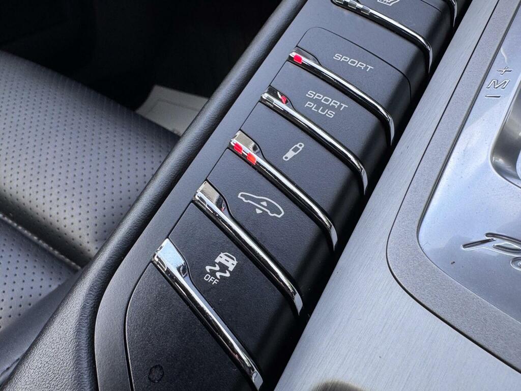 Porsche Panamera 3.0 300 V6 Red #53